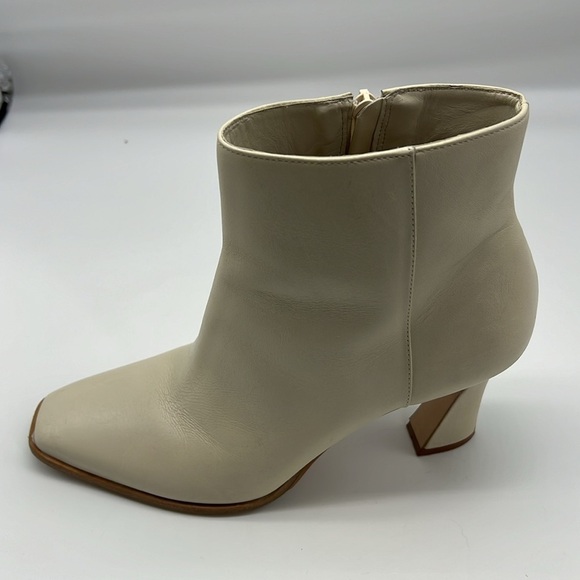 Bernardo - Bowery Leather Eggshell Square Toe Side Zipper Heeled Bootie Size 8 - Picture 13 of 16